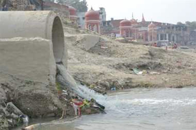 केवल पीएम की आंखों में धूल झोंकने को बंद हुए थे नाले, मोदी के जाते ही खोल दिए गए