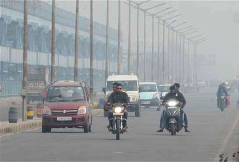 Kanpur Weather Forecast: बारिश के बाद अब दोहरी मार, कोहरे के साथ बढ़ी ठिठुरन