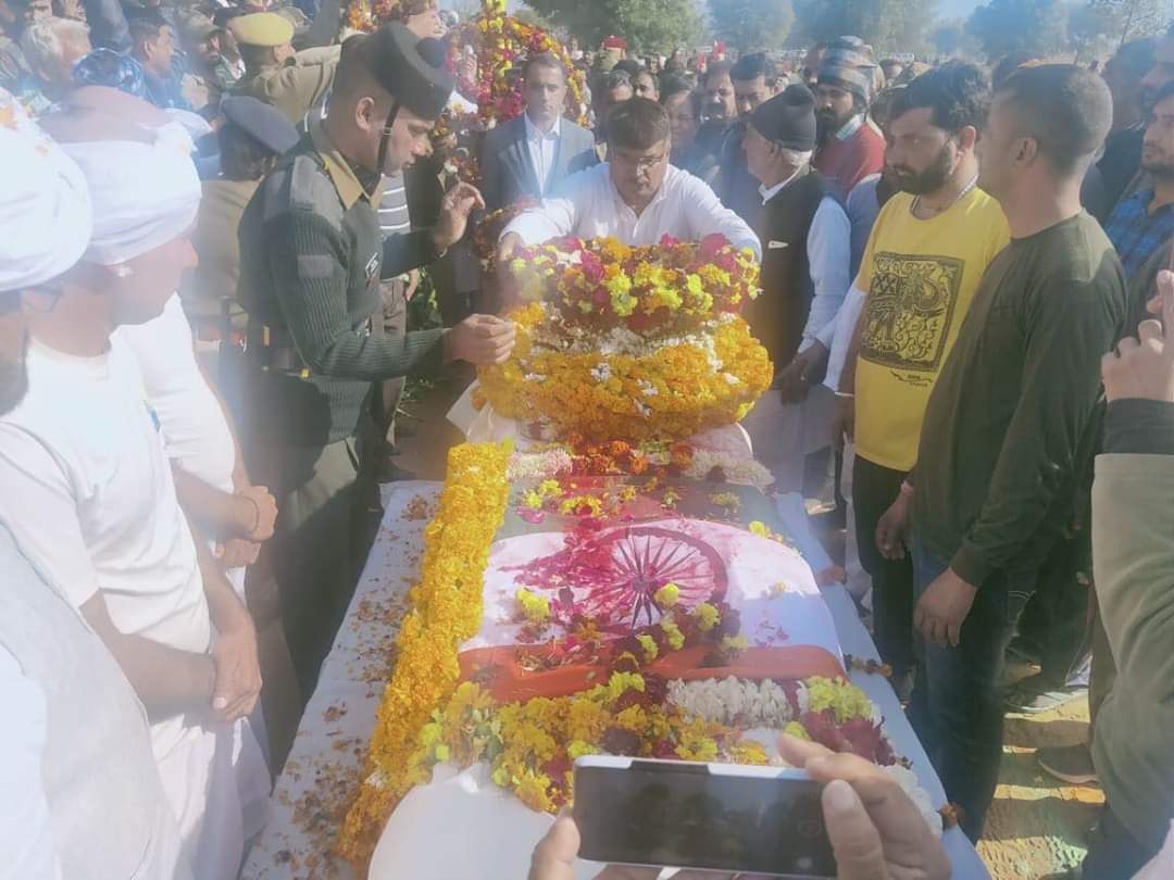 Last farewell to Amarpura's Lal with thousands of moist eyes