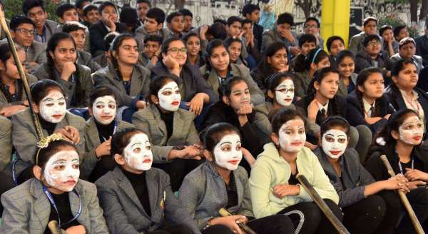 किताबो द ब्लूसिटी चिल्ड्रन लिटरेचर फेस्टिवल में नजर आई बच्चों की अठखेलियां, चंचलता व उच्छृंखलता, देखें तस्वीरें...