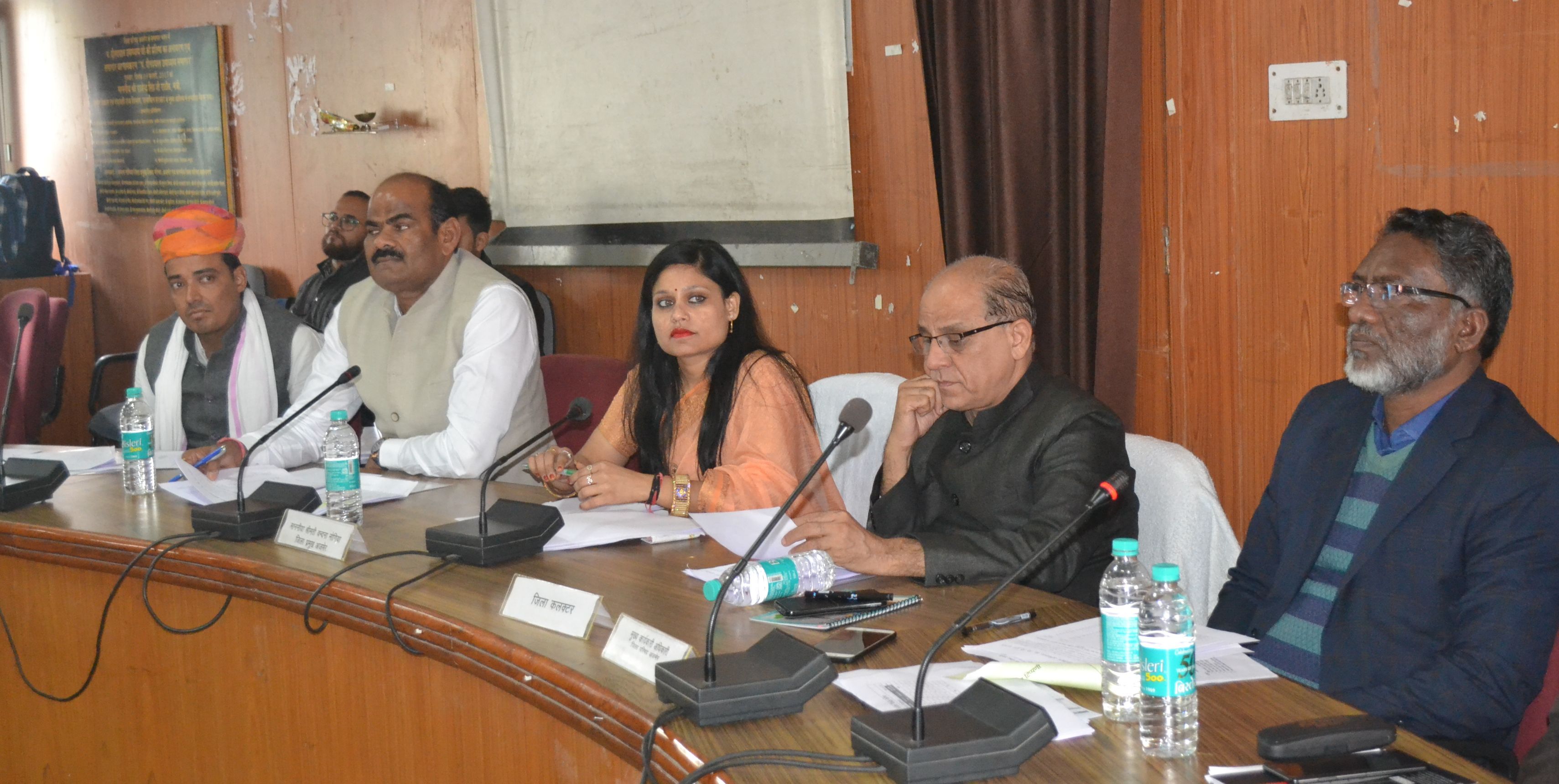 ZILA PARISHAD : जिन सड़कों का नहीं हो सकता अपग्रेडेशन उनका भी कर दिया अनुमोदन