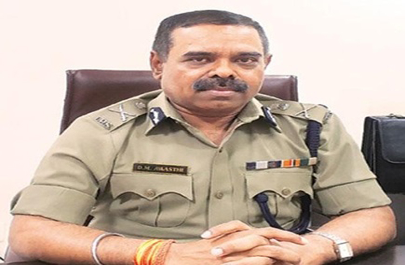 पुलिस थाने में अव्यवस्था देख भड़के DGP अवस्थी, SP, एएसपी, SDOP और प्रभारी को थमाया नोटिस