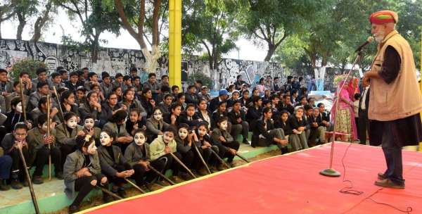 किताबो द ब्लूसिटी चिल्ड्रन लिटरेचर फेस्टिवल में नजर आई बच्चों की अठखेलियां, चंचलता व उच्छृंखलता, देखें तस्वीरें...