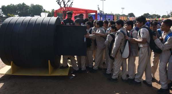 किताबो द ब्लूसिटी चिल्ड्रन लिटरेचर फेस्टिवल में नजर आई बच्चों की अठखेलियां, चंचलता व उच्छृंखलता, देखें तस्वीरें...