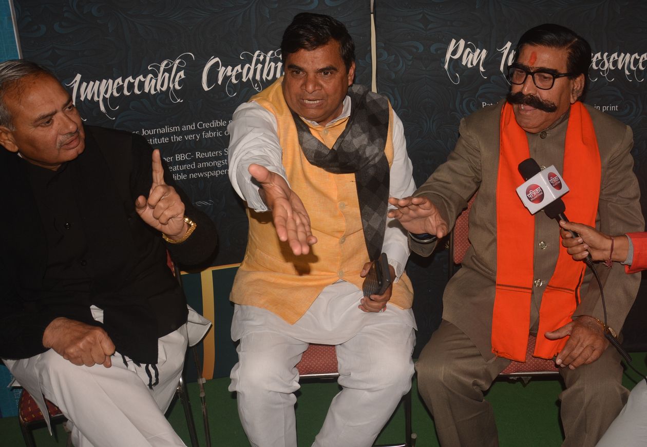 नागरिकता कानून पर यहां भी लाइव मंच पर रार
