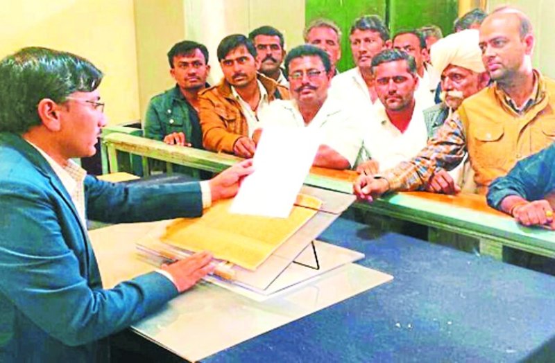 Demand to stop illegal vehicles from Chauhatan-Barmer Road