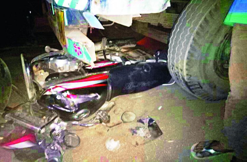 दर्दनाक हादसा: जीप का पहिया ऊपर से निकलने से एक की हुई मौत, तो दूसरा बाइक से उछल कर हुआ घायल