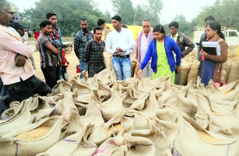 समिति प्रबंधक और धान खरीदी केन्द्र प्रभारी को कारण बताओ नोटिस जारी, ये है वजह...