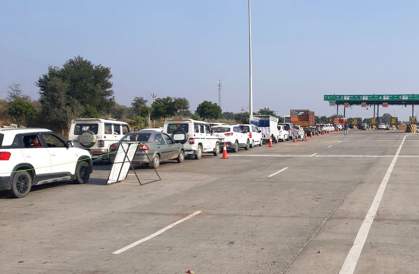 फास्टैग में दिलचस्पी नहीं दिखा रहे वाहन चालक, कैश लेन में लगने को तैयार !