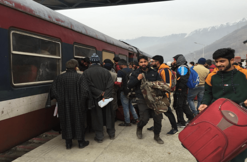 कश्मीरी युवाओं को इंटरनेट की दुनिया में ले जाती है यह स्पेशल ट्रेन
