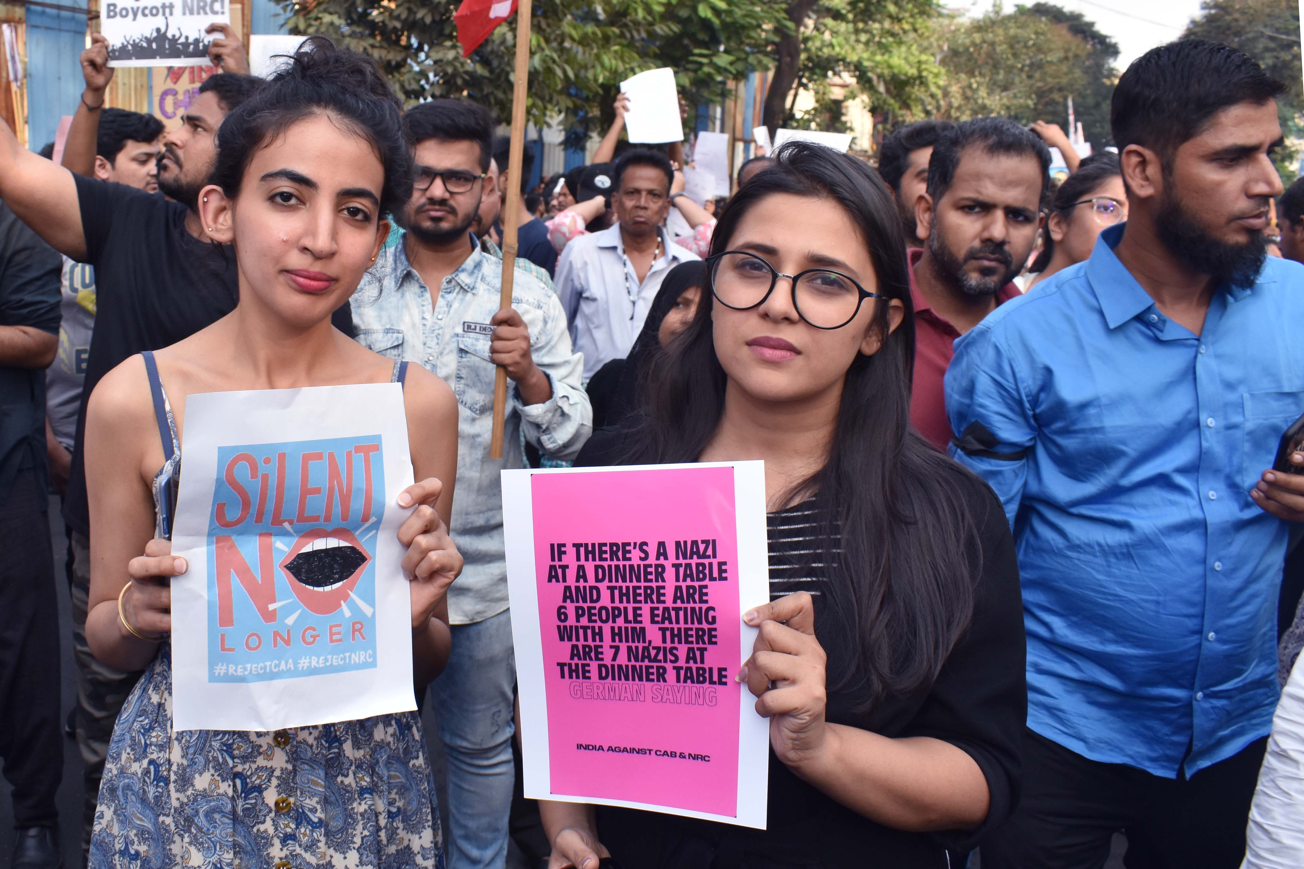 CAA Protest : बॉलीवुड सितारों ने बुलंद की आवाज, मुंबई के क्रांति मैदान में गूंजे
मोदी-शाह के विरोध में स्वर