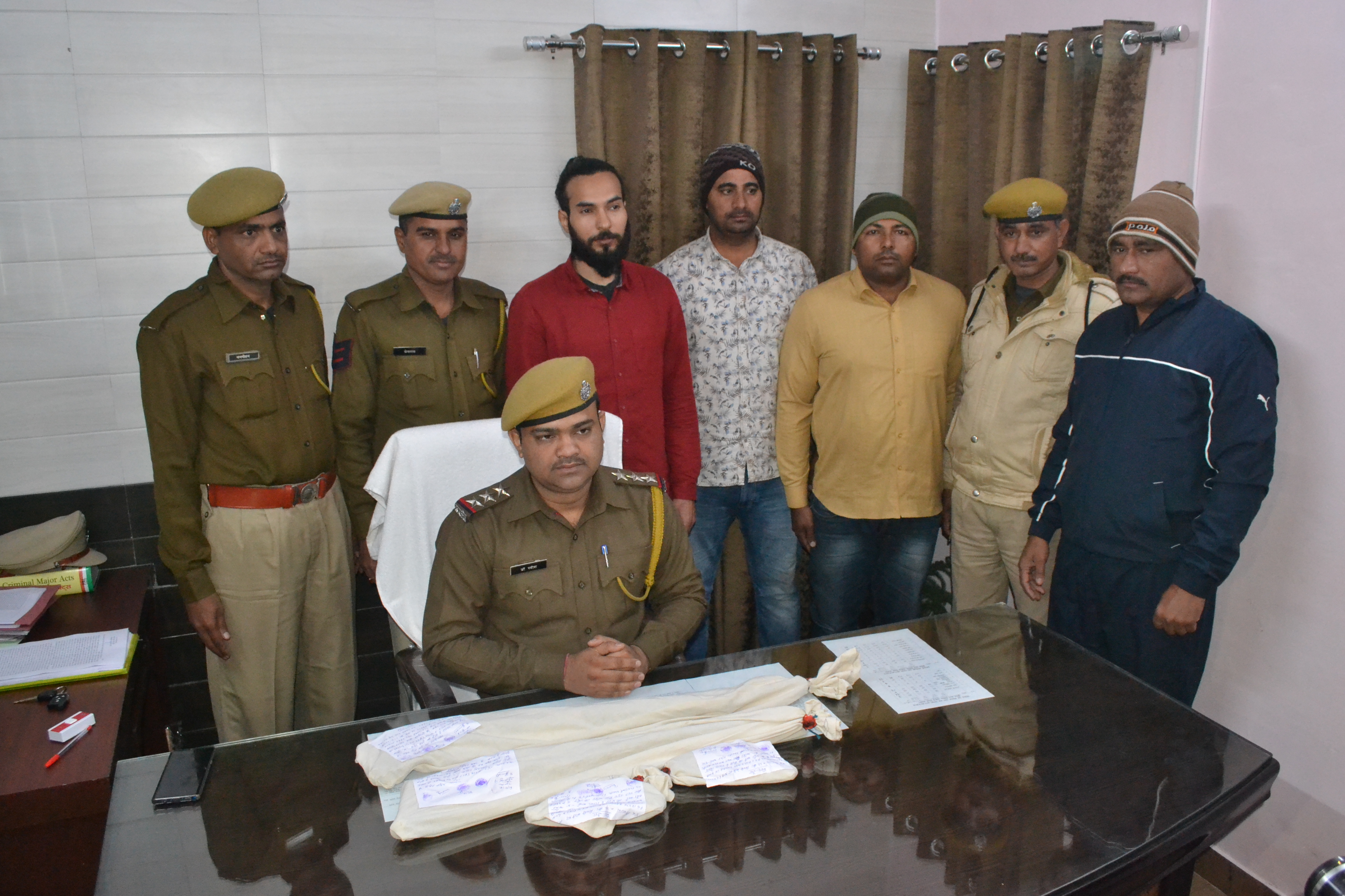 Arrest: बर्थडे पार्टी में हवाई फायर करने वाले तीन आरोपी गिरफ्तार