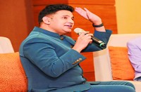 केसरी, कबीर सिंह में गाने लिखने वाले मनोज कभी भिखारियों के साथ फुटपाथ पर सोए, कहा-टैलेंट मांगती है मुंबई