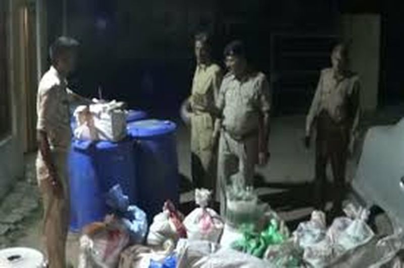 नकली शराब फैक्ट्री पर छापा, दो गिरफ्तार