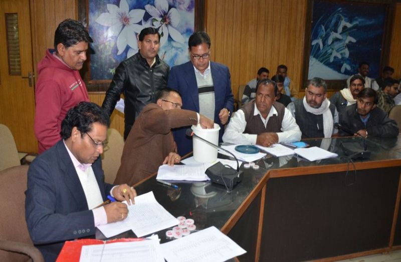 लॉटरी निकलते ही तय हो गया कौनसा वर्ग का होगा सरपंच