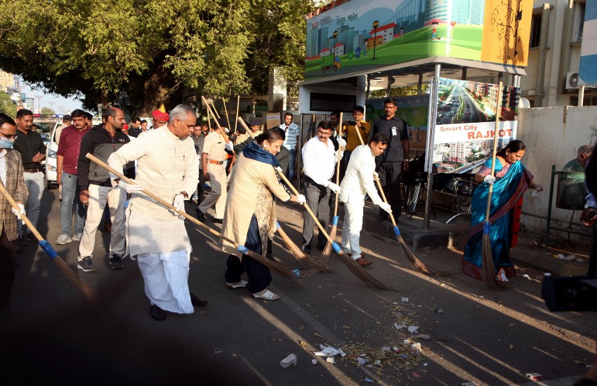 Ahmedabad News : स्वच्छता से ही निरोगी रह सकता है समाज : राज्यपाल