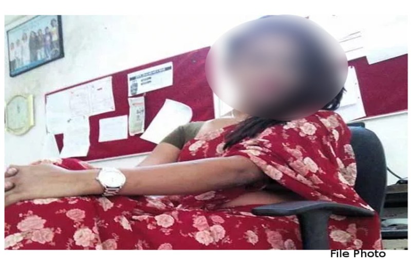 ब्लैकमेल की आरोपी युवती ने थाने में की शिकायत