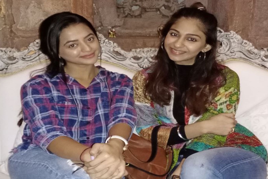 tv actors vidhi pandya and helly shah visited jodhpur as tourists