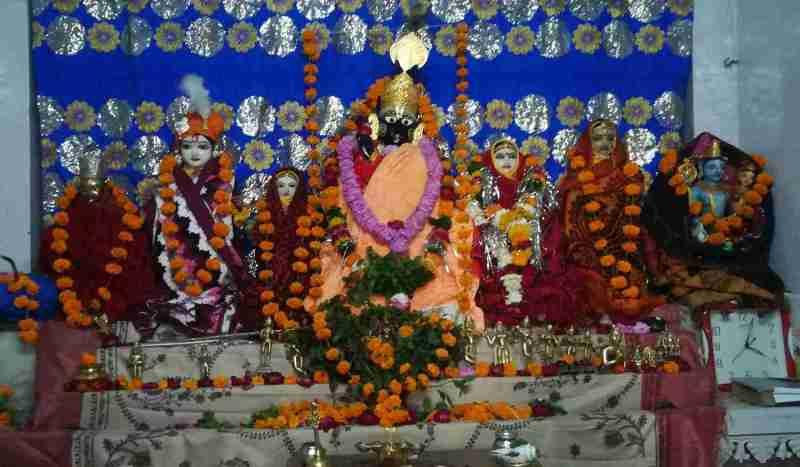 मंदिरों में श्रृंगार-भोग का समय बदला, भगवान का देर से उठकर जल्दी शयन