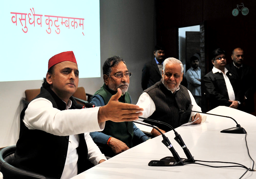 पूर्व प्रधानमंत्री चौधरी चरण सिंह की प्रतिमा पर कल करेंगे माल्यार्पण अखिलेश यादव