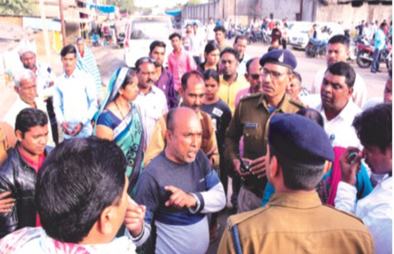 फर्जी वोटिंग से पहले ही पकड़ी गई नाबालिग लड़की, केस दर्ज