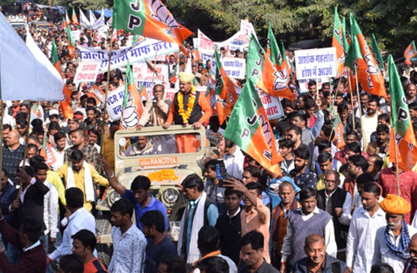 बिजली निगम पर भड़के राजावत: बोले- वीसीआर भरने आए अधिकारियों के तोड़ दो हाथ-पैर, खंभे से बांधकर लगा दो करंट