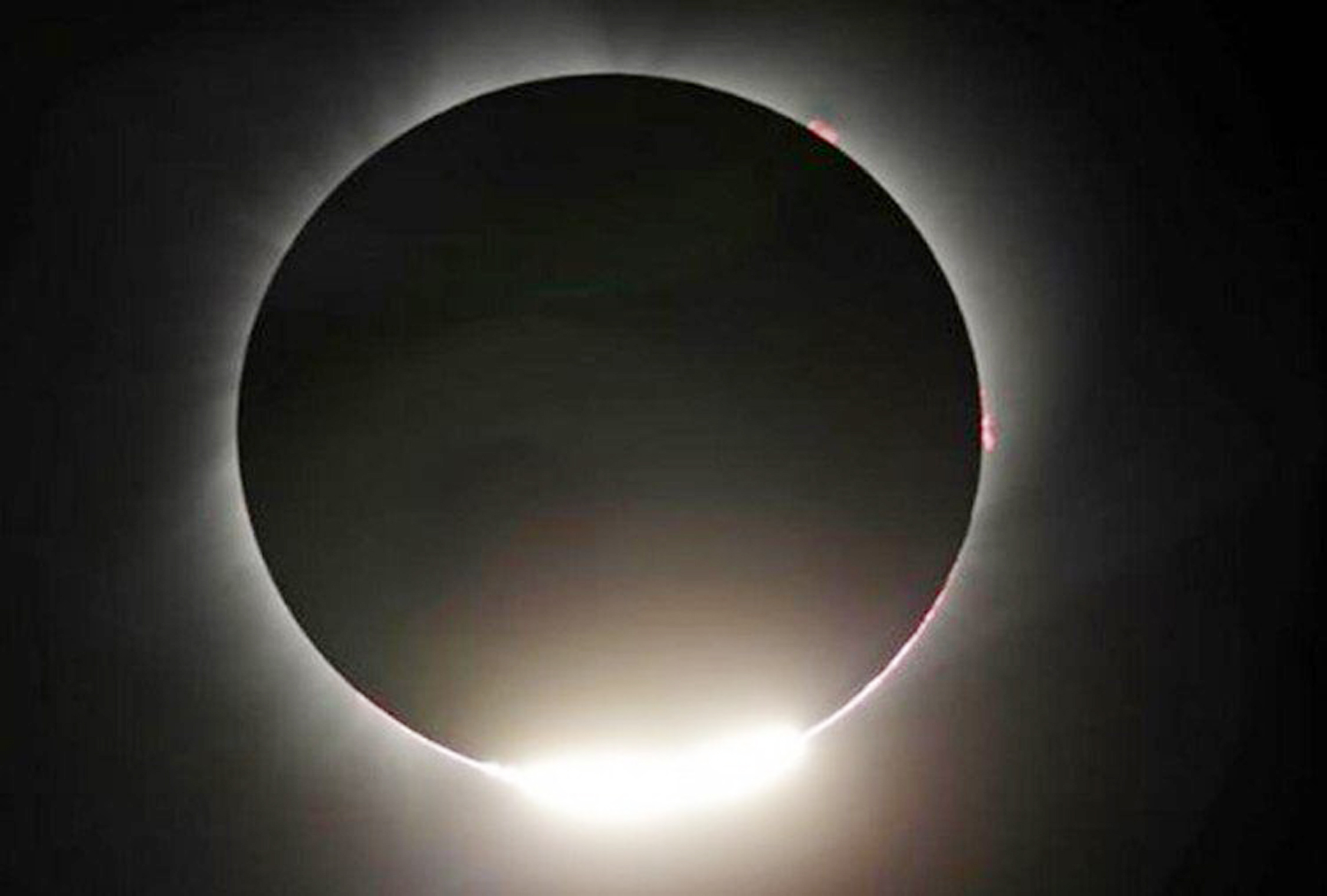 साल का अंतिम सूर्य ग्रहण, बादलों में छिपे रहे सूर्यदेव