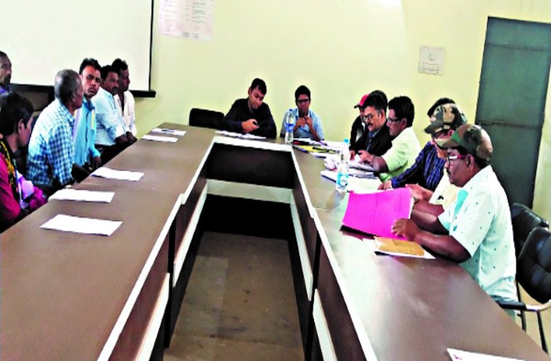 निर्माणाधीन तीसरी रेल लाईन में रेल्वे, राजस्व व किसानों के बीच नहीं बन पाई सहमति