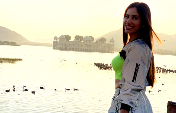 सोनाली सहगल ने जयपुर के जलमहल और आमेर फोर्ट के सामने करवाया फोटोशूट