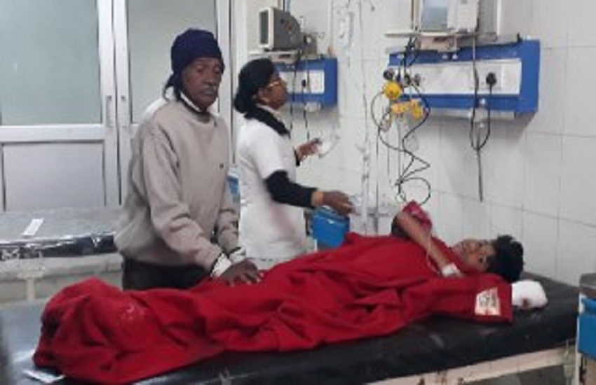 Six class student injured in bomb blast in Up prayagraj