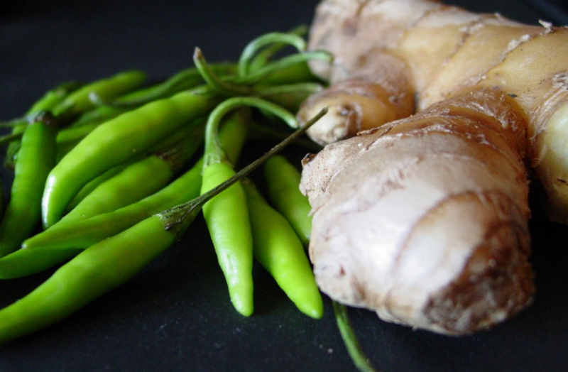 जानिए हरी मिर्च और अदरक खाने के फायदे