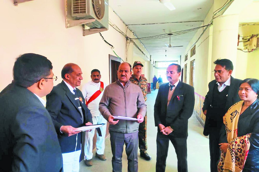 Satna Prosecution officer submitted memorandum to Chief Minister