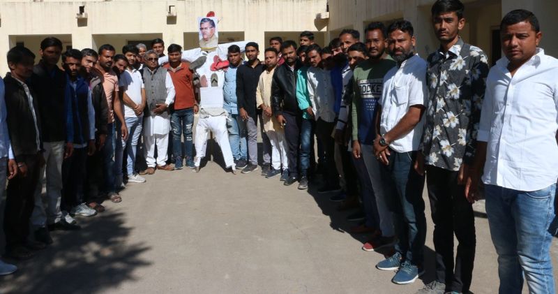 विधानसभा नेता प्रतिपक्ष का यूथ कांग्रेस ने जलाया पुतला