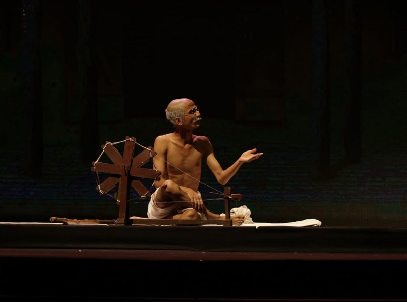 गांधी का संदेश सजीव कर रहा ‘बापू अब भी जिंदा हैं’ का मंचन