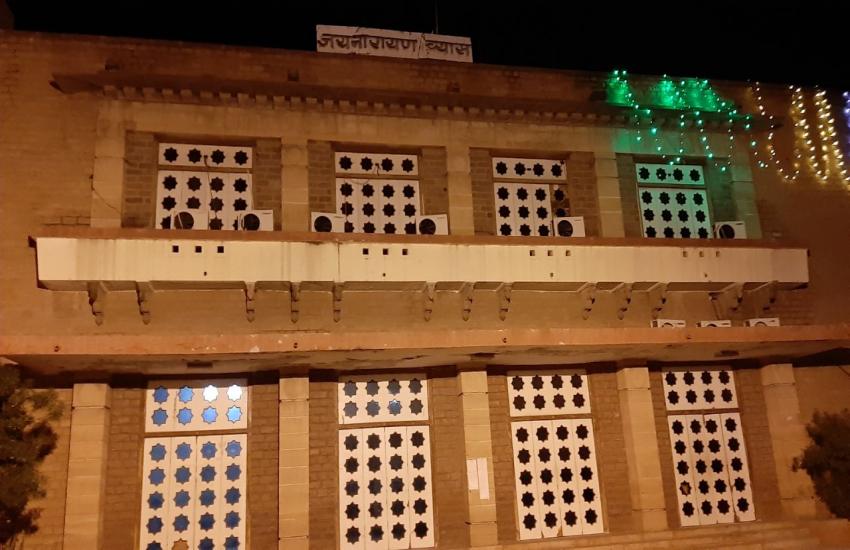 एेसा क्या कारण रहा कि एक ही रात में सरकार को पलटना पड़ा आदेश... पढि़ये इस खबर में...
