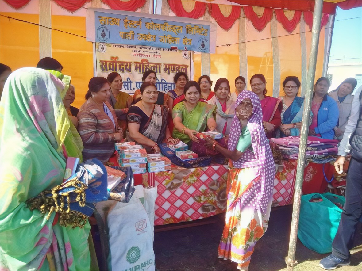 तेलुगू ब्राह्मण समाज ने नए साल पर जरूरतमंदों को बांटे कंबल