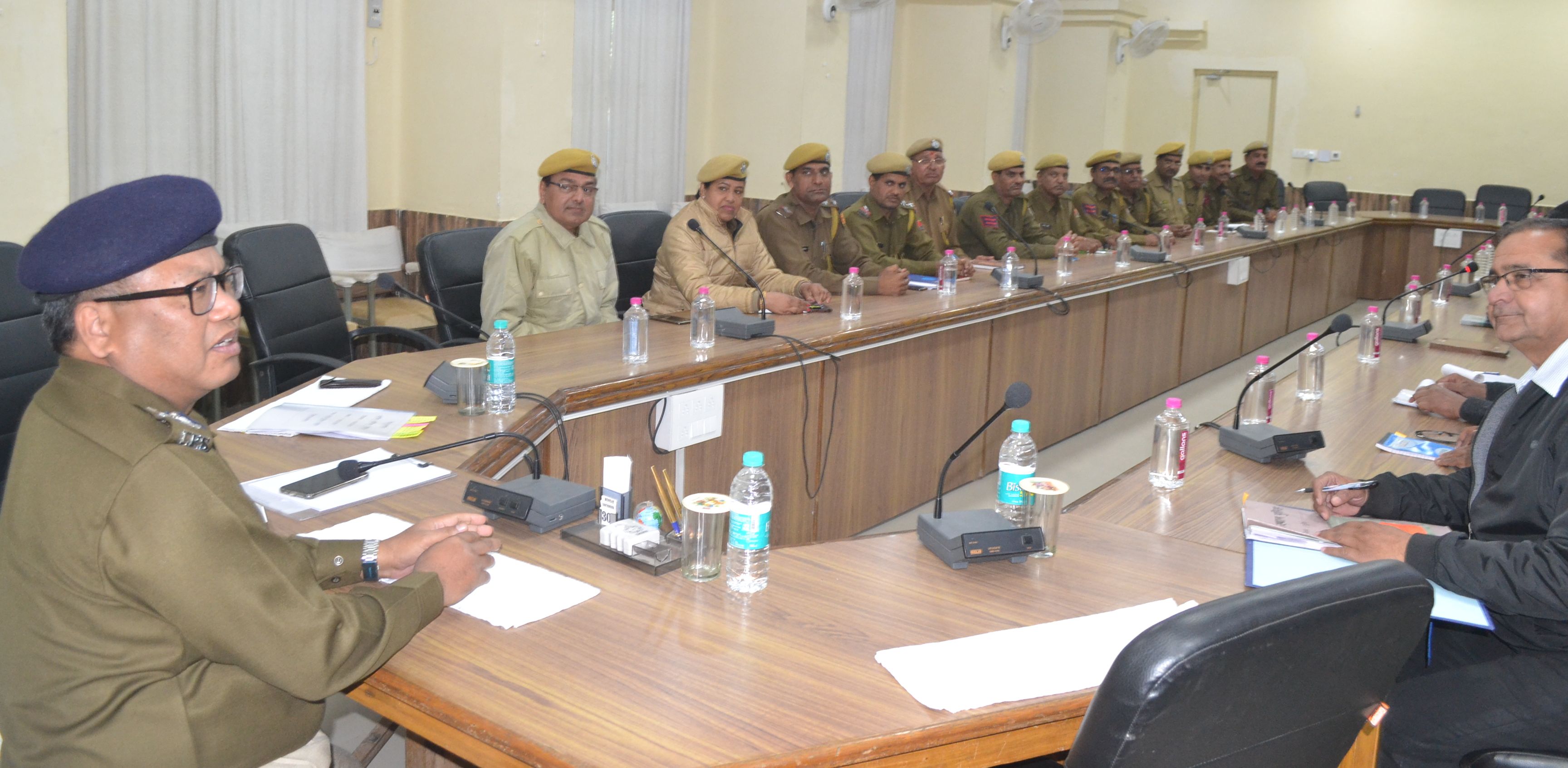 Meeting: आईजी को ये क्या कह दिया अफसरों ने, पढ़ें पूरी खबर….