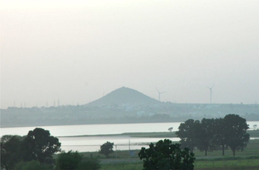 View of the valley in the city, day temperature decreased by 4 degrees