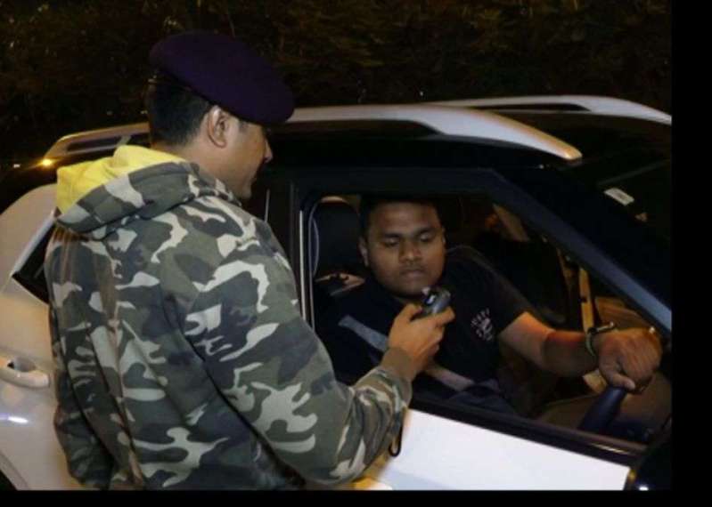 पुलिस ने शुरू किया ब्रेथ एनालाइजर के साथ नशेडिय़ों को पकडऩे के लिए अभियान