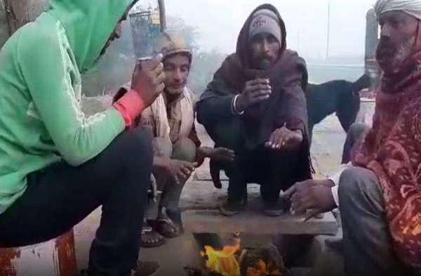 Cold 2019 : जाते साल में सर्दी ने खाया ताव तो सुलगे अलाव....