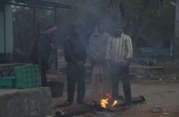 Cold 2019 : जाते साल में सर्दी ने खाया ताव तो सुलगे अलाव....