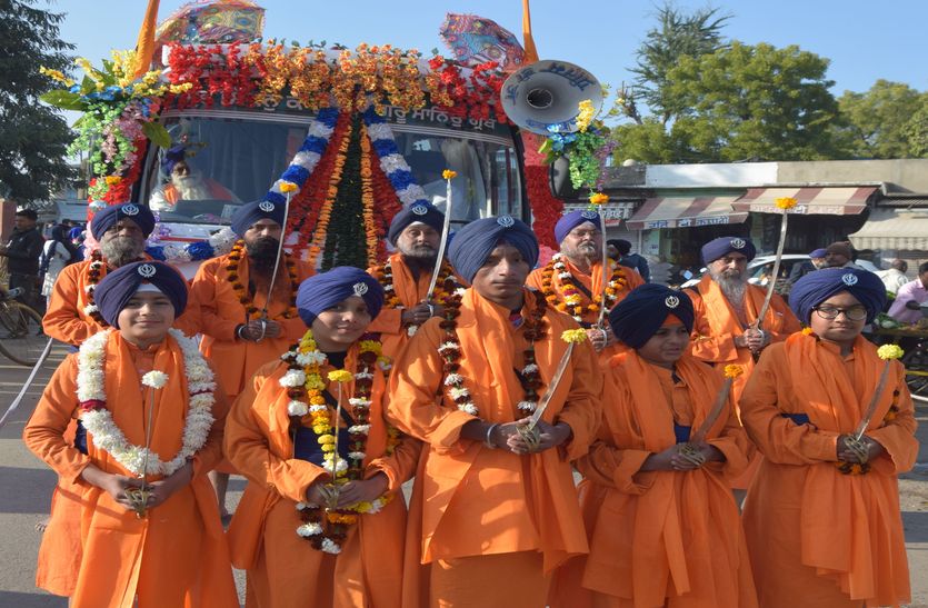 सवा लाख से एक लड़ाऊं, तभी गोविंदसिंह नाम कहाऊं...