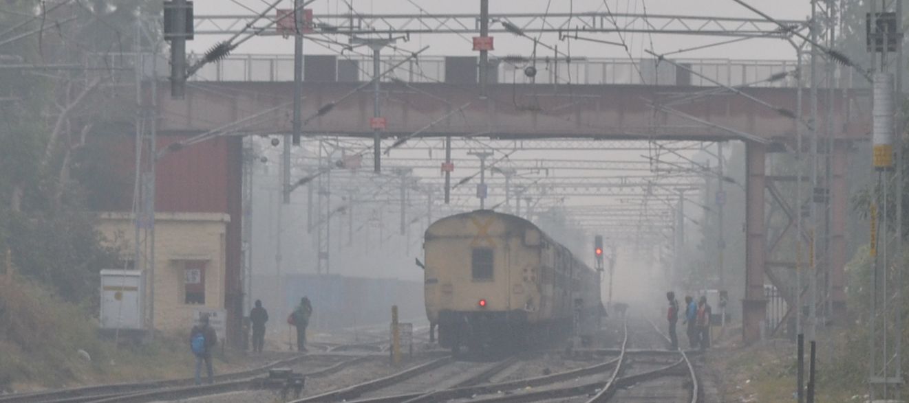 Cold 2020: बर्फीली हवा और कोहरे में लिपटा साल का पहला दिन