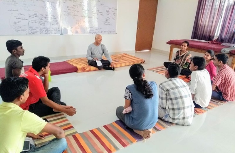 छत्तीसगढ़ का पहला कॉलेज जहां तीन साल छात्रों को फ्री में पढ़ाते हैं IIT और देश के नामी विवि. के प्रोफेसर