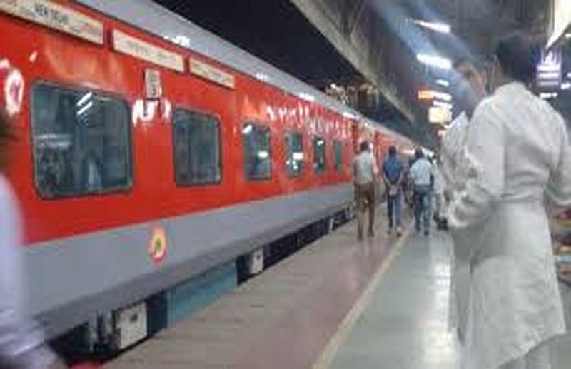 अवध एक्सप्रेस की पांचवी रैक एलएचबी में परिवर्तित