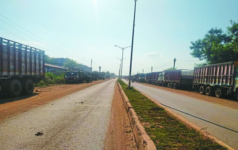 इंडोर स्टेडियम और 100 बिस्तर अस्पताल का निर्माण कार्य नहीं हुआ प्रारंभ