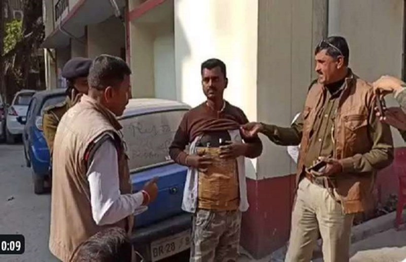 युवतियों का फूला पेट देख हुआ शक, पोल खुली तो सब रह गए दंग