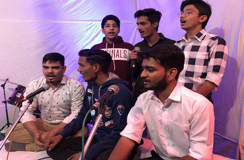 Musical melodious waves spread over New Year