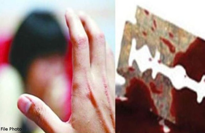 नाबालिग लड़का तलवार लेकर घुसा लड़की के घर और की छेड़छाड़