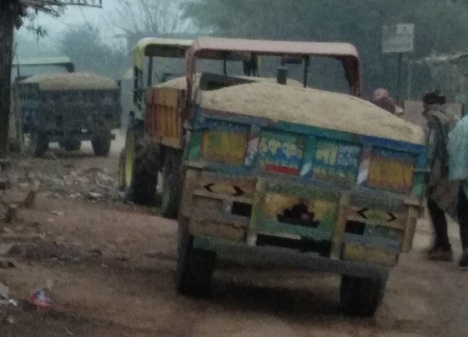 बूंदी जिले में बेखौफ हुए बजरी माफिया, आमजन की कट रही जैब